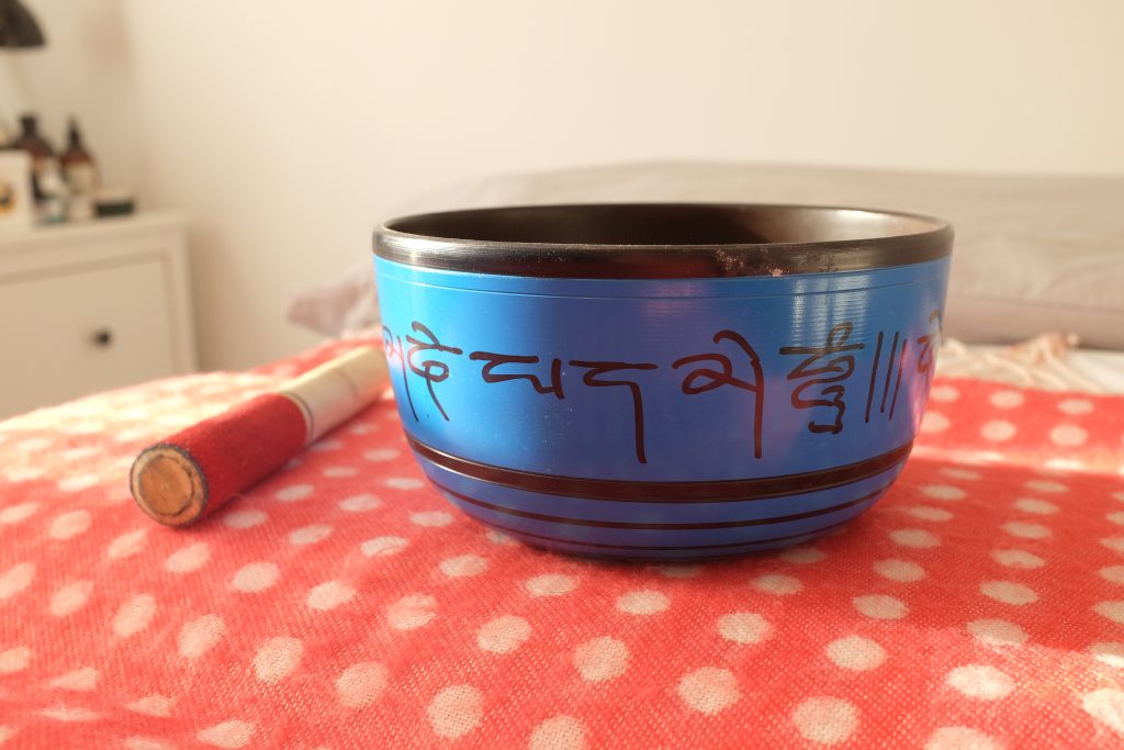 Singing bowl on reiki bed in Deborah Long - Fullcircletherapies clinic