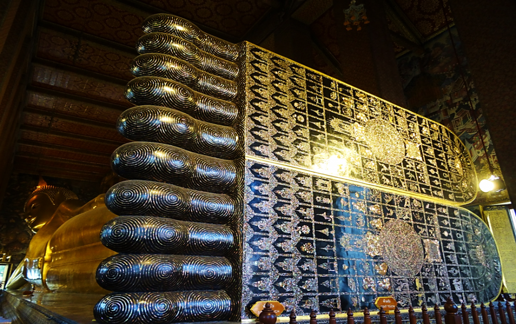 Wot Pho - golden reclining buddha